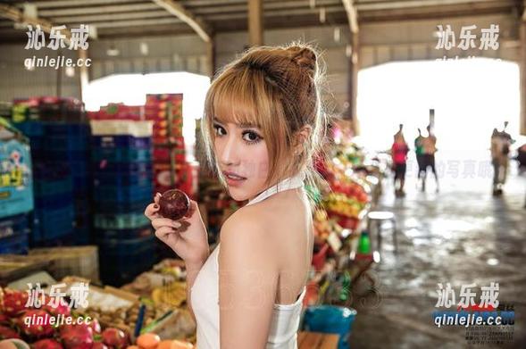 AISS爱丝(黄金版) - 索菲的独白：我等的，不止是更新的写真哦