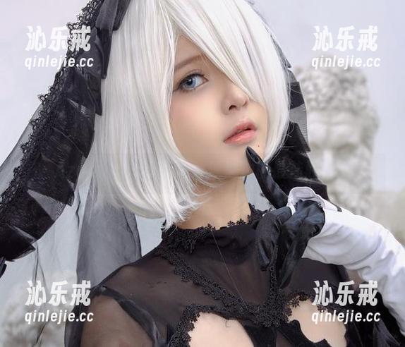 Azami Azami的泳装图集:泳池边的最佳驻足。