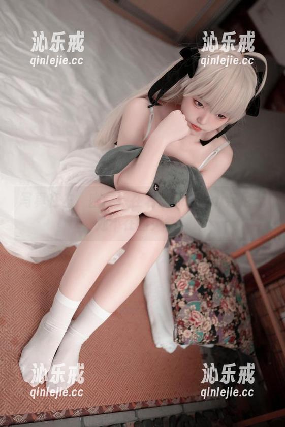 Bangni邦尼 写真在左,幽灵娘在右:Bangni邦尼无处不在的灵气!