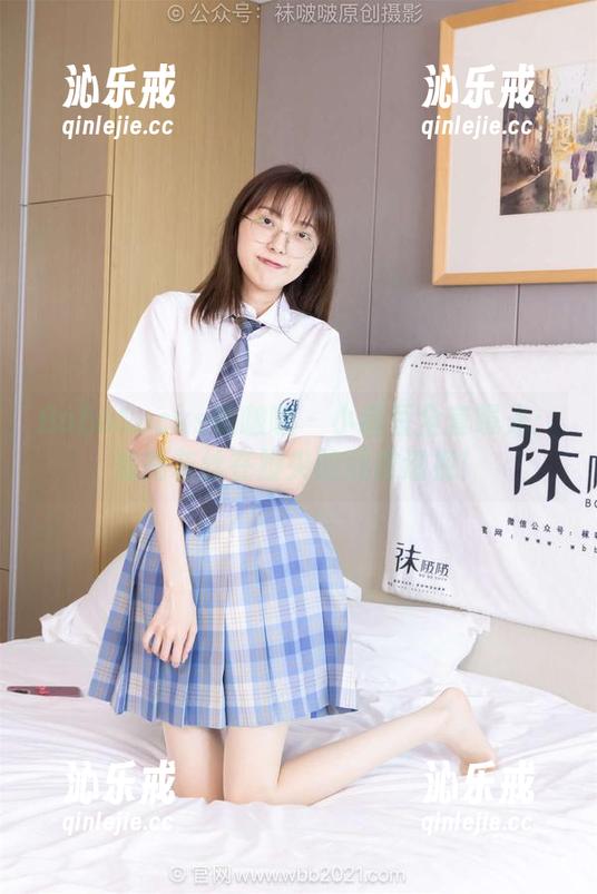 BoBoSocks袜啵啵-小甜豆 BoBoSocks袜啵啵 - 小甜豆全套曝光:油亮灰丝在脚尖的顽皮透视!