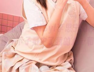 Feilin嗲囡囡 - SiByl李思宁的校服截图，原图一下子戳中了我的心…和眼！