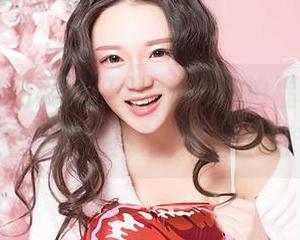 GIRLT果团网 - 王语纯的自拍福利图包，上面有你最爱的那种小细节