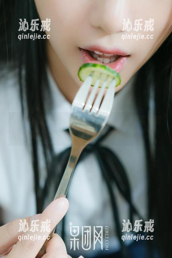 GIRLT果团网 - 居家状态中，陈雅漫又更新了新照片…这次懒癌发作得更厉害了！