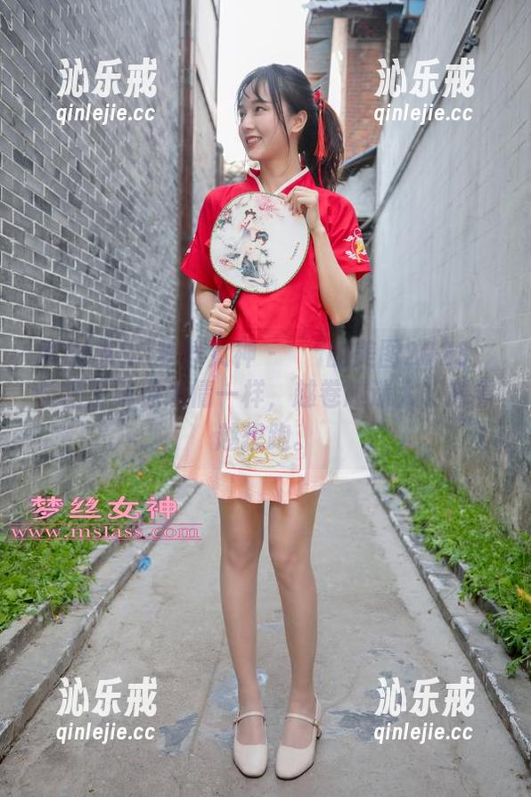 MSLASS梦丝女神 - 玥玥的美图2023：长裙子就像爱情一样，越卷越迷人，越看越想跑。