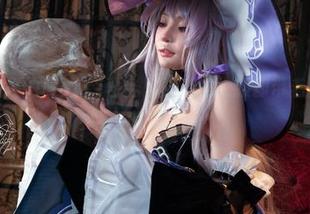 私房写真里的Machi马吉，熟悉的校服却带着点意外的气息。