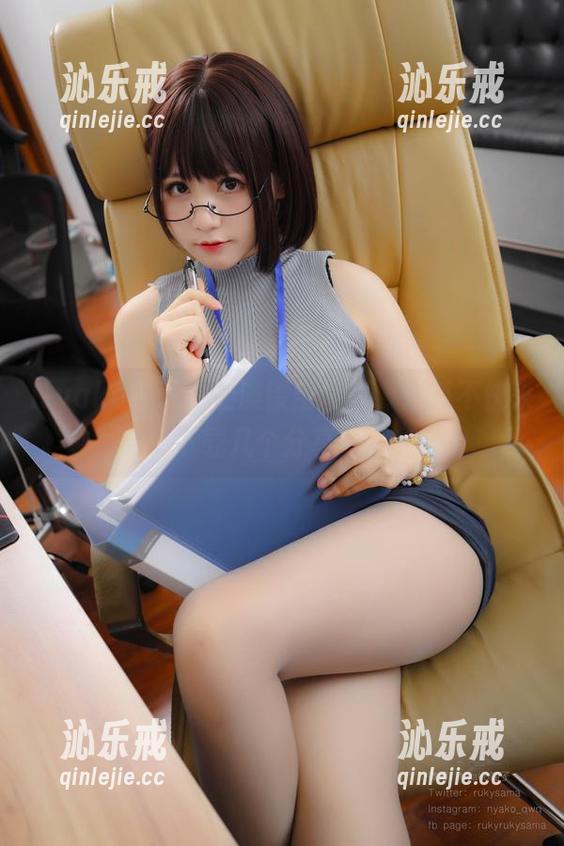 Nyako喵子，上演镂空写真，你还不快来下载几个分享吗？