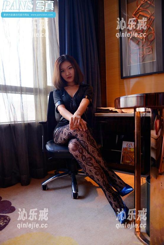 PANS写真-兰心 PANS写真 - 还在看兰心的红裙私拍合集吗?每一张都让我忍不住多瞧几眼,哦,那不经意的姿态。
