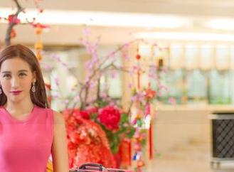 TGOD推女神 - 谭晓彤的私拍：白丝套图，明明可以用来当围巾的那种！