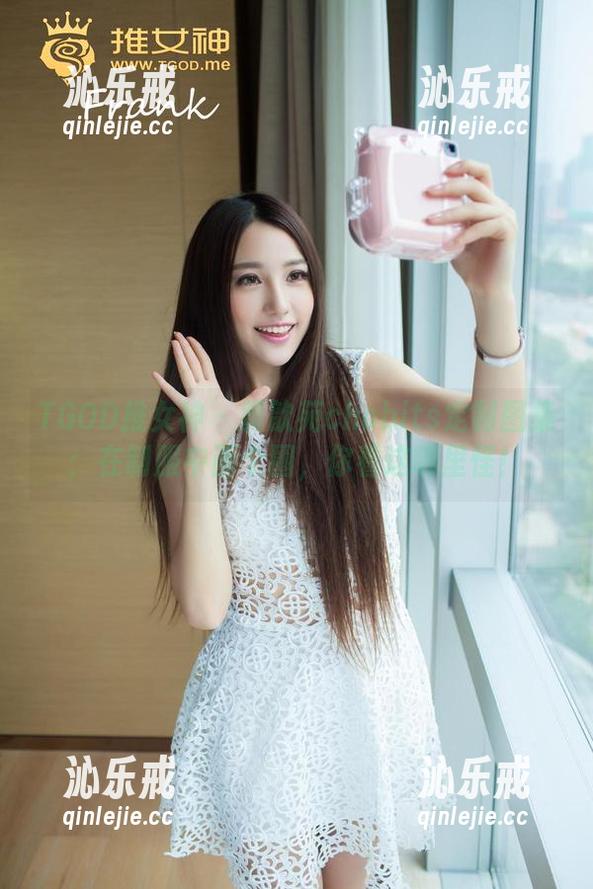 TGOD推女神 - 黄歆苑chobits定制图集：在制服中画个圈，你看这哪里怪！