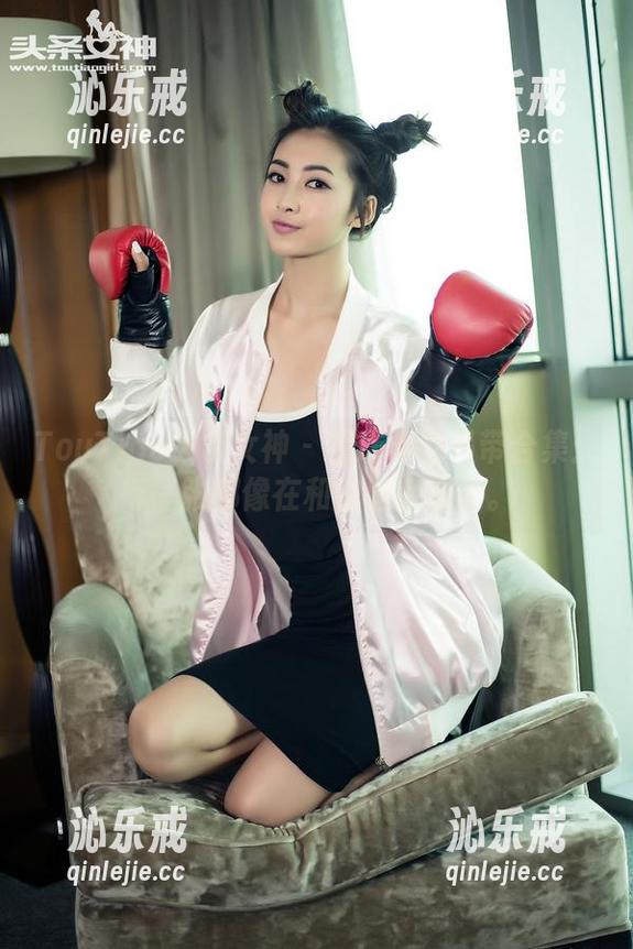 TouTiao头条女神-刘瑾希 TouTiao头条女神 - 刘瑾希的吊带合集:每一张都像在和你递小纸条。