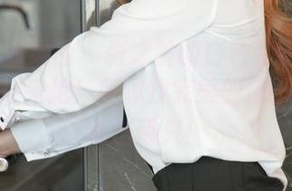 UGirls尤果网 - 张之龄的白色套图：资源稀缺，快来抢！就像找完美的袜子，偏偏就这两只！
