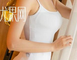 UGirls尤果网 - “这是免费的照片还是精致的小饰品？”——纯小希圣诞合辑里的期待太多了。