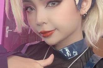 如果每一步都有戏，那一定是Umeko J在展示她的长腿写实套图