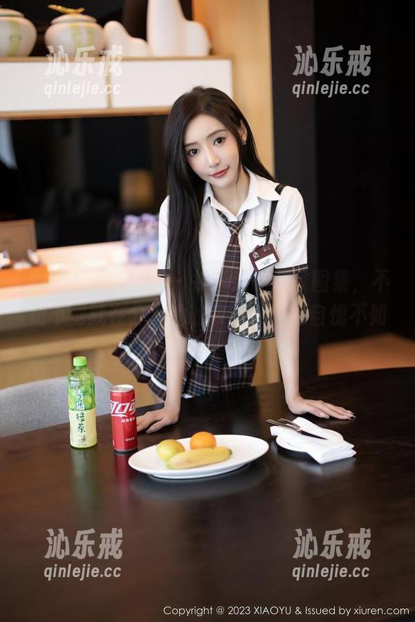 XIAOYU语画界 - 徐莉芝的居家图集，不知不觉就在分享她的衣柜，真心自愧不如…