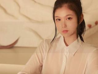 Xiuren秀人网 - sophie余冰的校服写真在线，青春的不羁与暗暗的诱惑。