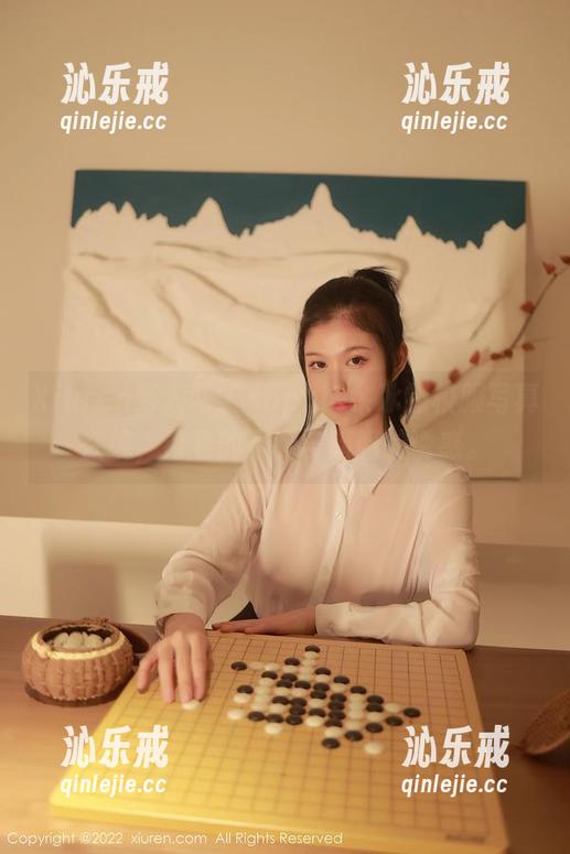 Xiuren秀人网 - sophie余冰的校服写真在线，青春的不羁与暗暗的诱惑。