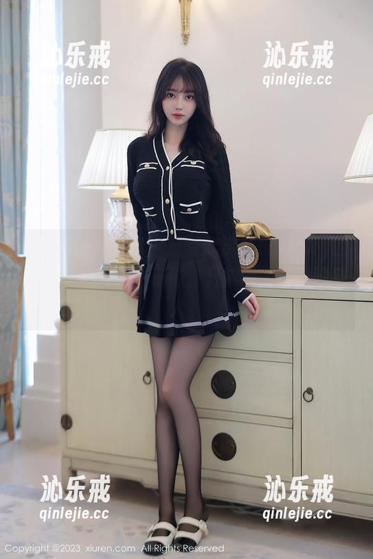 Xiuren秀人网 - 反复欣赏可乐Vicky的美腿，心里那个滋味，只能说，哇，没别人。