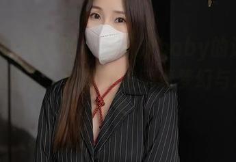 Xiuren秀人网 - 周慕汐baby的泳池最新放松指南：原图中隐藏着梦幻与现实的迷离。