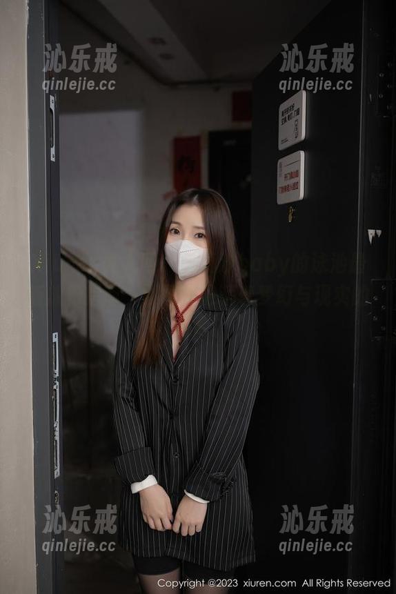 Xiuren秀人网 - 周慕汐baby的泳池最新放松指南：原图中隐藏着梦幻与现实的迷离。