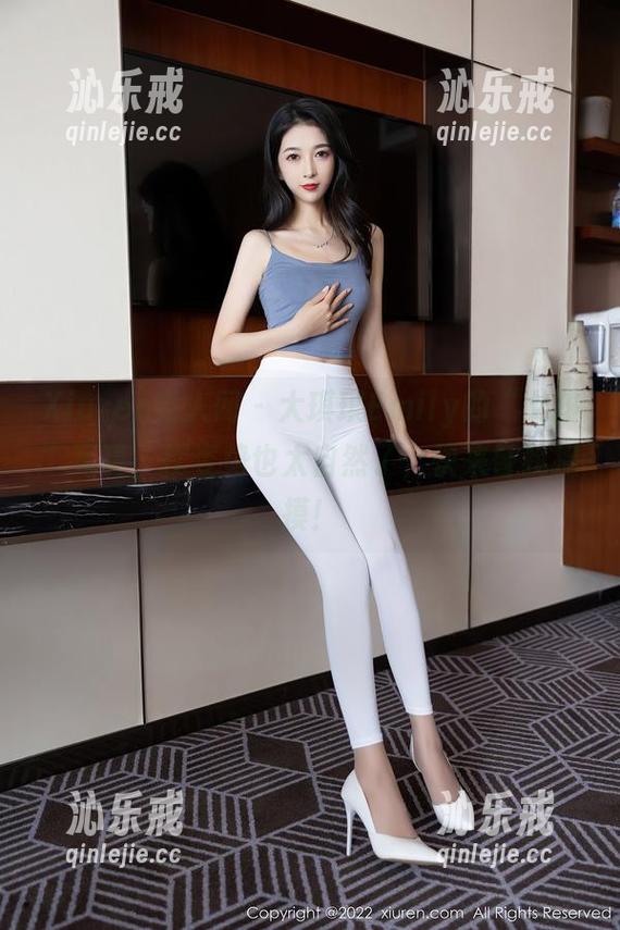 Xiuren秀人网 - 大琪琪Emily的“女孩”写真，摆姿势也太自然了，快来替我捉摸！