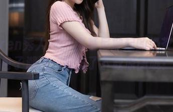 Xiuren秀人网 - 比基尼掀起的奶茶味的包子潮流,别忘了下载原图哦!