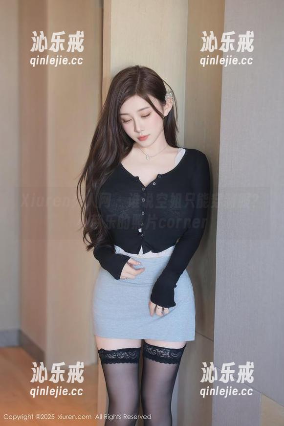 Xiuren秀人网 - 谁说空姐只能穿制服？小芭乐的照片corner