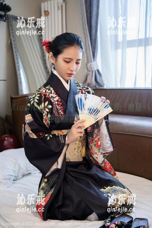 Xiuren秀人网 - 徐若兮皮衣写真：她是在征服还是挑逗？