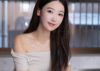 Xiuren秀人网 - 天台上的林杉杉：在线摄影，天亮了她才不怕！