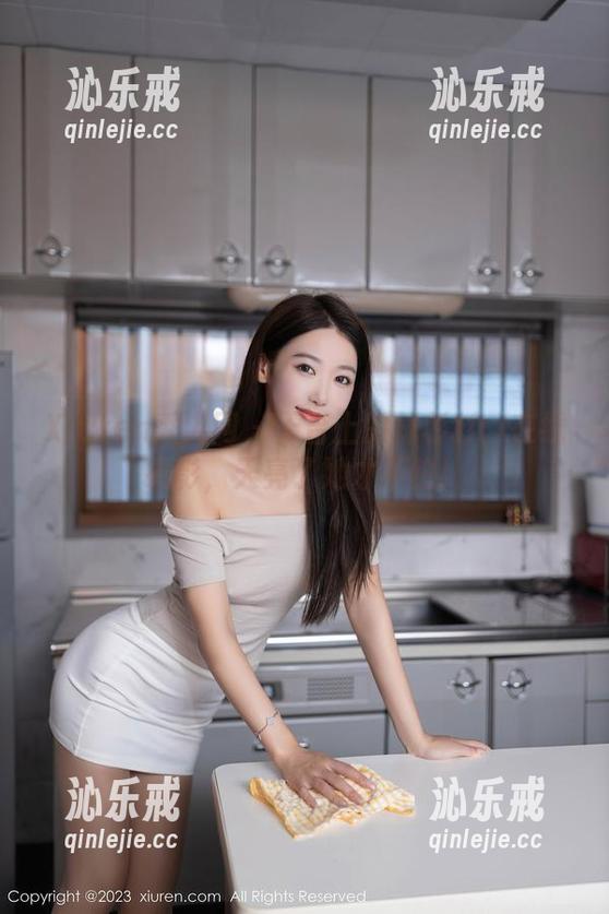 Xiuren秀人网-林杉杉 Xiuren秀人网 - 天台上的林杉杉:在线摄影,天亮了她才不怕!