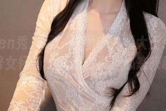 Xiuren秀人网 - 原图中的雯大王susie：修女怀着“我跟你说”心态来啦！