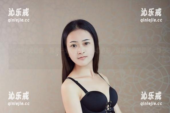 YouWu尤物馆 - 再来一波小探戈的全套自拍，这图包里的细节，啧啧。