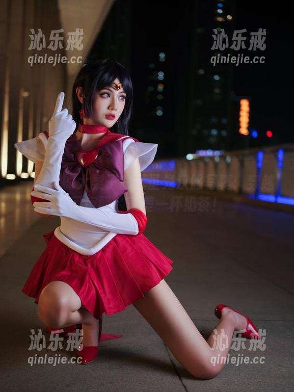 一米八的大梨子的无圣光汉服写真：穿越回唐朝，就差一杯奶茶！