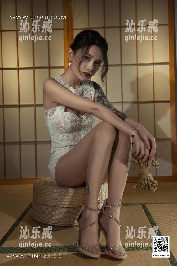 丽柜 - 高清美图中，xilly的网袜从每个角度都显得那么撩人，我快要失常了！