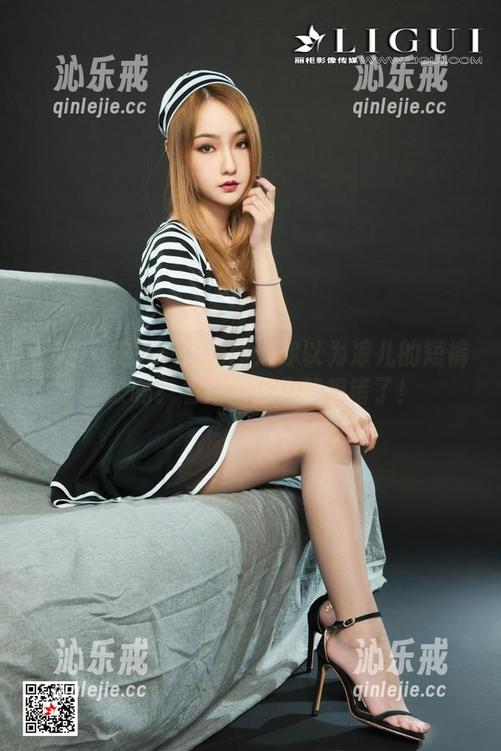 丽柜-凉儿 丽柜 - 先来一张原图:你以为凉儿的短裤一般吗?看完图包你就想错了!