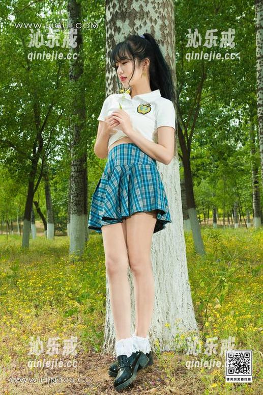 丽柜-怡萱 丽柜 - 怡萱黑丝写真,如果穿上它我能变得像她吗?