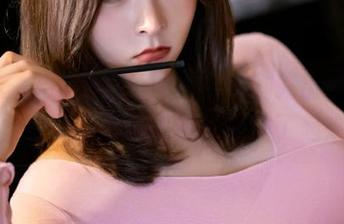 丽柜 - 柒柒的白丝图片，大腿露出来的时候，我的眼睛也忍不住小跑了起来！