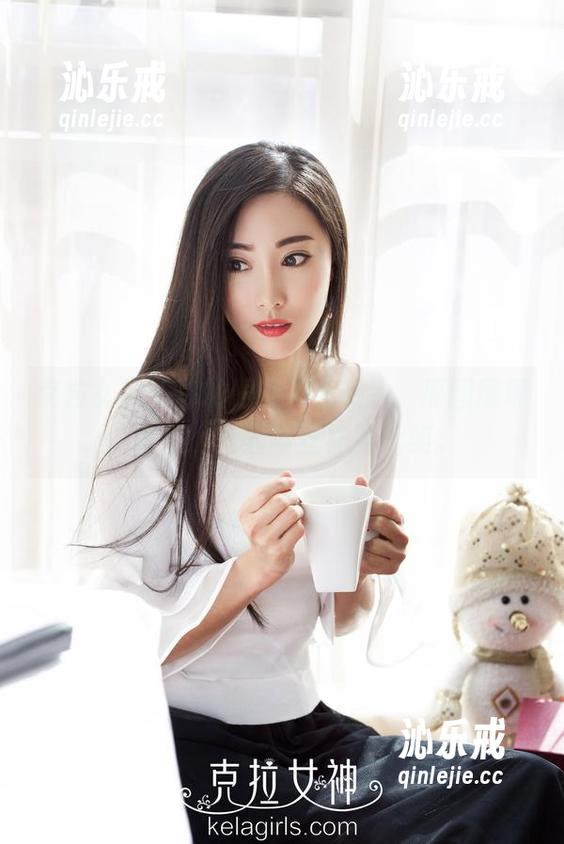 克拉女神 - 你的眼睛不会骗人，原图展现的禽兽，孟君与丝袜的默契。