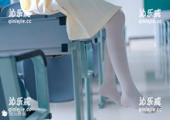 能不能不要轻易上楼？兔玩映画网盘里的楼梯和那条格裙真让人难忘。