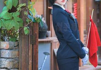 红裙在半半子的私房，似乎每一寸都在闪耀、低语。