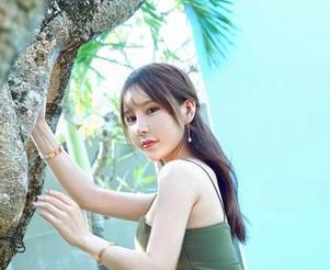 嗲囡囡 - 福利探寻！施忆佳KITTY的女仆图集，透着些许小暧昧，很好奇接下来会怎样？