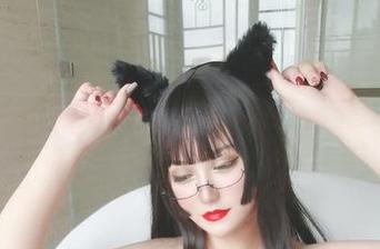 游泳池边的独白：夏鸽鸽不想起床与惠乃果的摄影诗篇