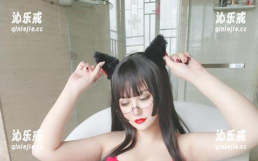 游泳池边的独白：夏鸽鸽不想起床与惠乃果的摄影诗篇