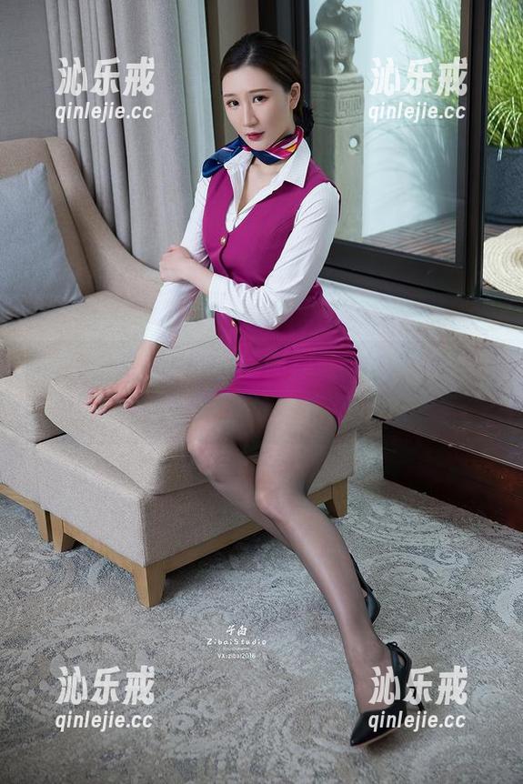 头条女神 - 莫小希的图库说：风，我劝你别太诱惑，快让我先存下来！