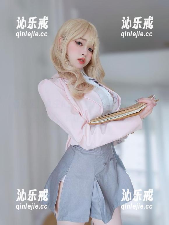 看这里！女主K图集更新，水手服妹妹有些俏皮，真让人想多看几眼。