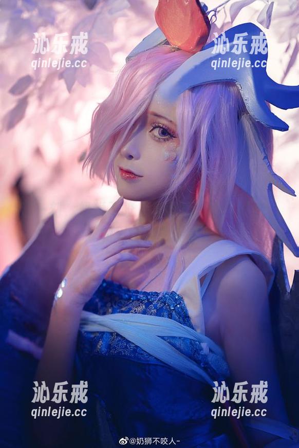 这一刻，奶狮不咬人与雨师的作品同在，我的思绪随之荡漾。