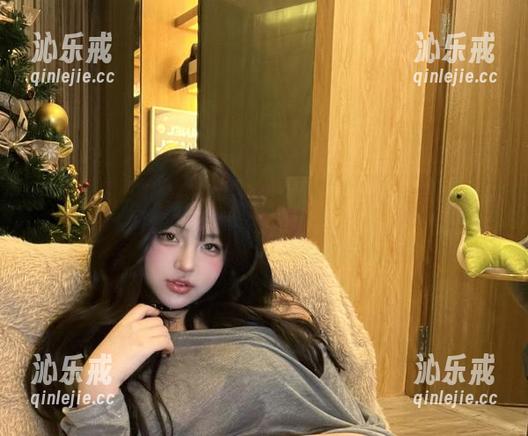 微密圈 - 你不会相信，这组套图里的小优优子在浴室的姿态有多随意又迷人。