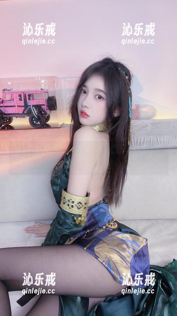 小小奶瓶儿 不得不说,小小奶瓶儿的透明写真集,下载的时候脑海中总有些小联想。
