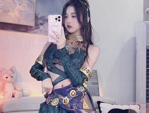 图集里的小小奶瓶儿美足，反正我看得还挺舒服的！