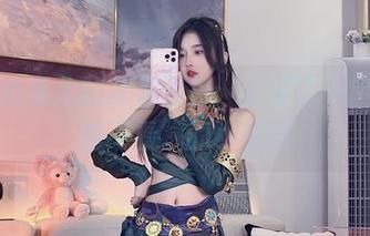 小小奶瓶儿的夏天图包：上演了一出‘怎能不看’的小戏码