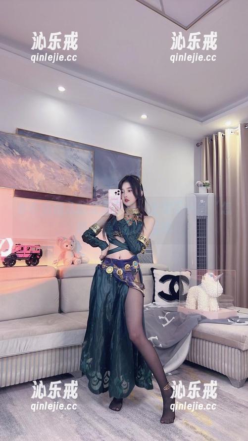 小小奶瓶儿的夏天图包：上演了一出‘怎能不看’的小戏码